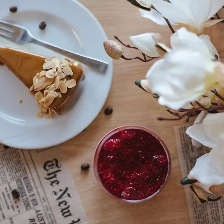 Lipa Penzión pre hostí